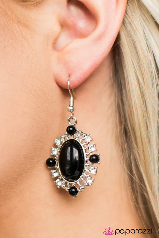 Paparazzi Earring ~ Red Carpet Romance - Black