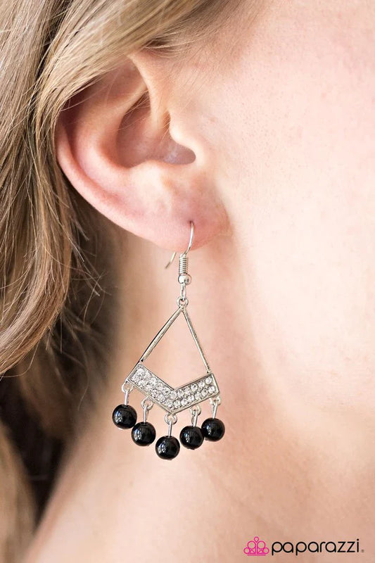 Paparazzi Earring ~ The GLAM Prize Winner - Black