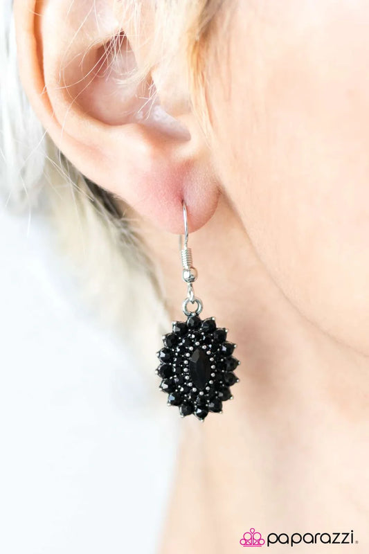 Paparazzi Earring ~ Everyones A SHIMMER! - Black