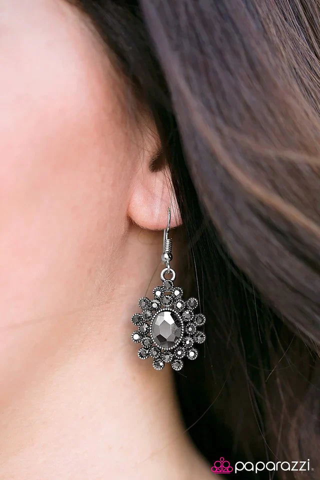 Paparazzi Earring ~ You Are A Star! - Silver