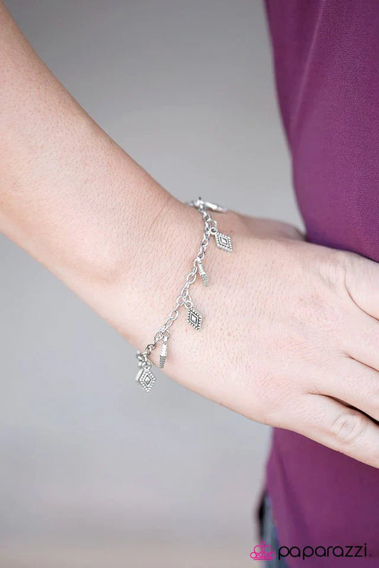 Paparazzi Bracelet ~ Diamond Dunes - Silver