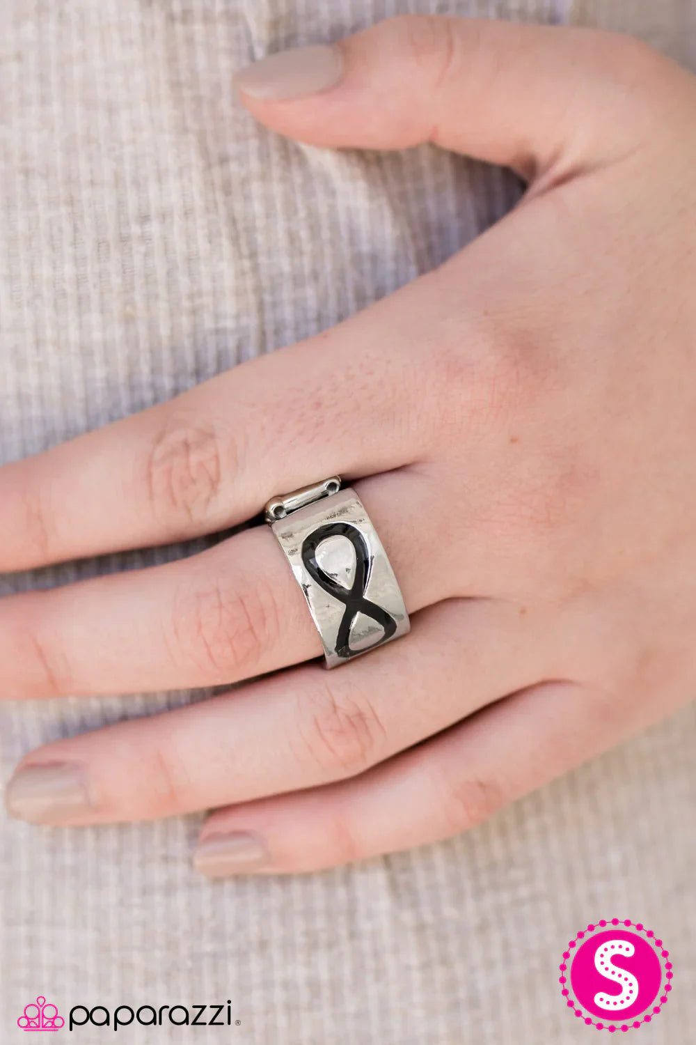 Paparazzi Ring ~ Timeless Sophistication - Black