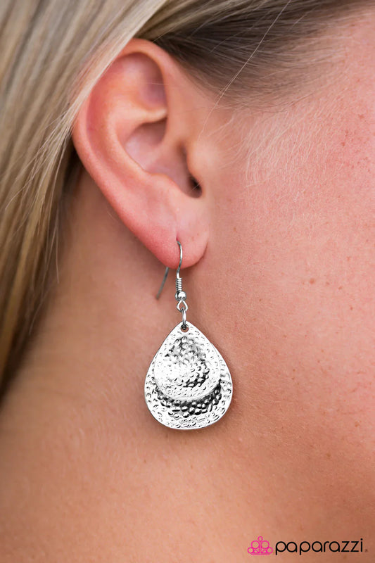 Paparazzi Earring ~ Reel Em In! - Silver