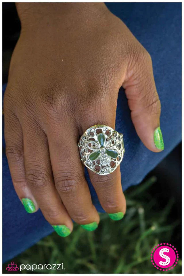 Paparazzi Ring ~ A Spoonful of Sparkle - Green