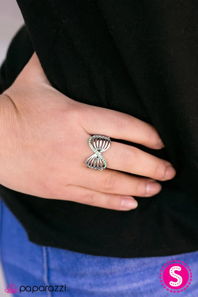 Paparazzi Ring ~ Pretty As A Bow - Green