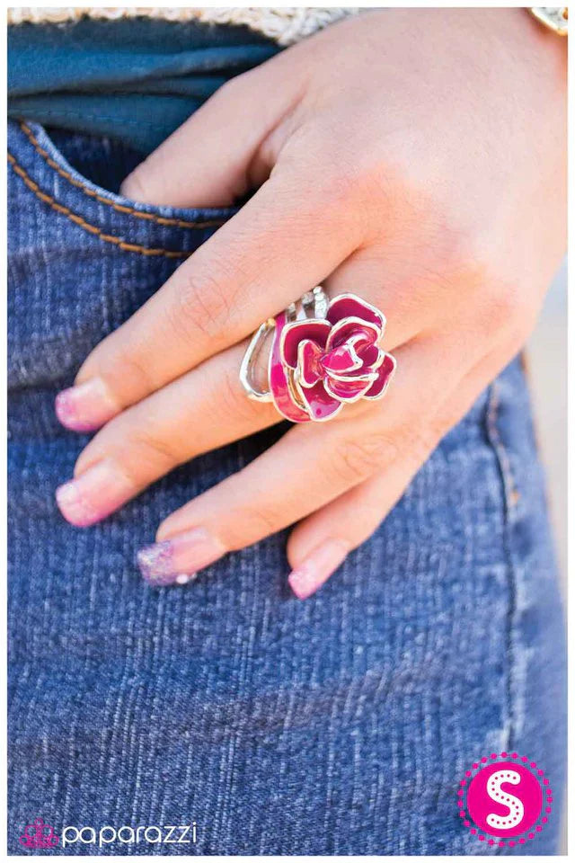 Paparazzi Ring ~ Coming Up Roses - Pink