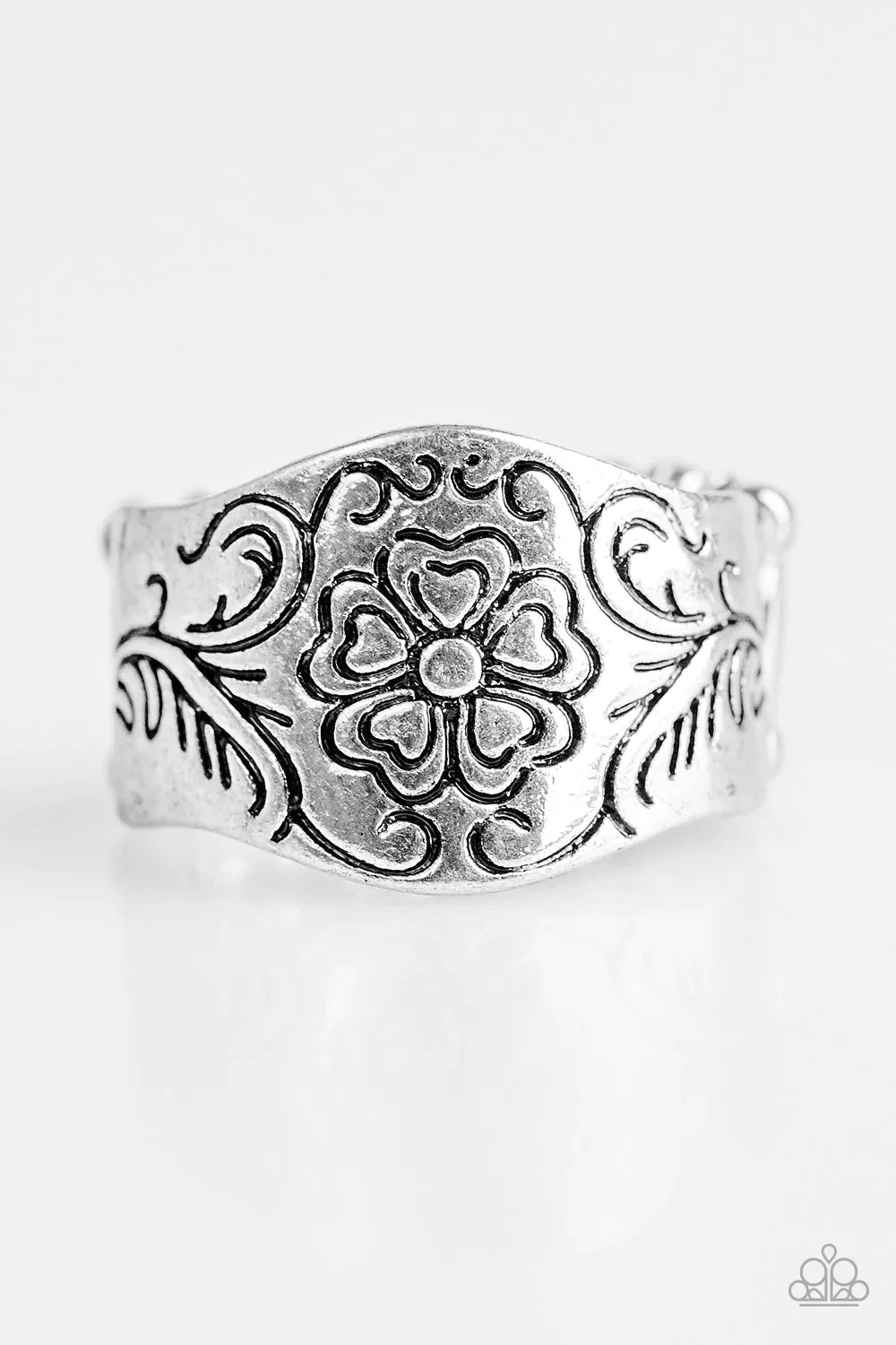 Paparazzi Ring ~ Feeling Flowery - Silver