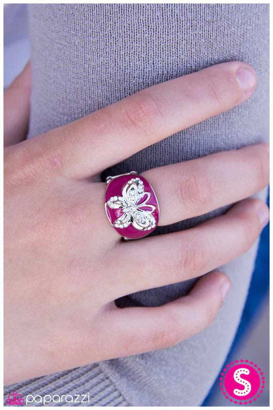 Paparazzi Ring ~ Flirtatiously Fluttering - Pink