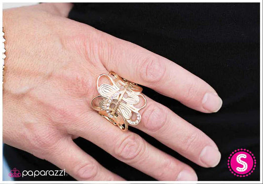 Paparazzi Ring ~ Skirting the Issue - Gold