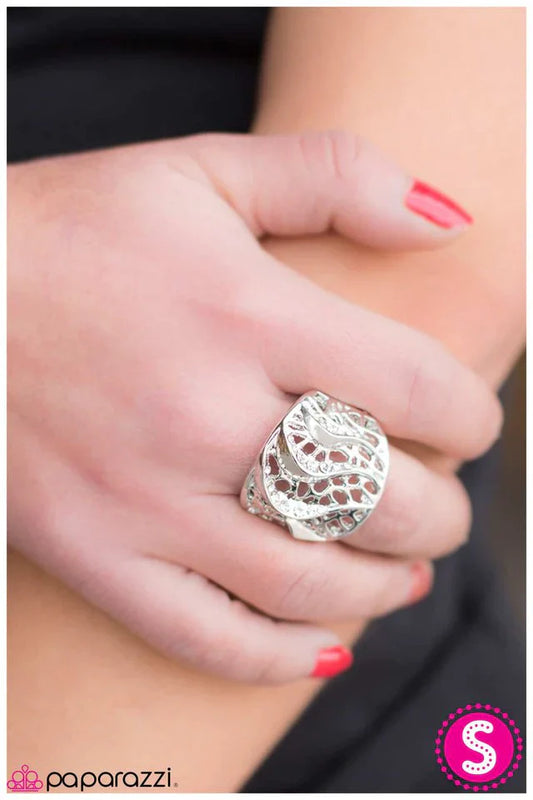 Paparazzi Ring ~ Rip Tide - White