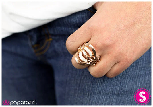 Paparazzi Ring ~ On A Side Note - Gold