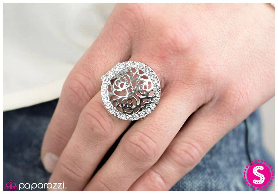 Paparazzi Ring ~ Out of My League - Silver