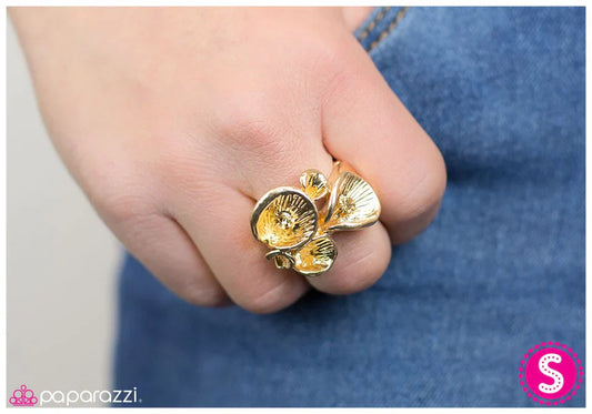 Paparazzi Ring ~ Polished Petals - Gold
