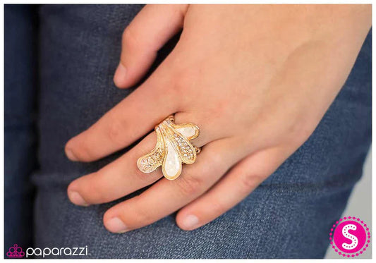 Paparazzi Ring ~ The Tail End - Gold