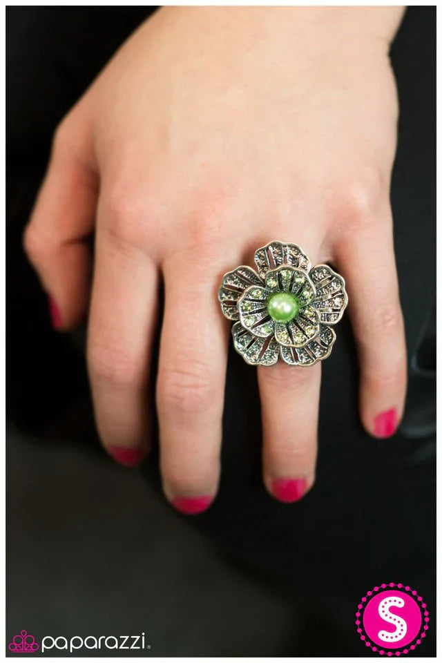 Paparazzi Ring ~ Vanity Fair - Green