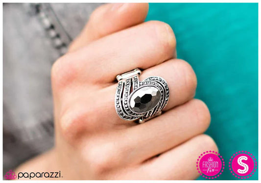 Paparazzi Ring ~ Knock em Dead - Silver