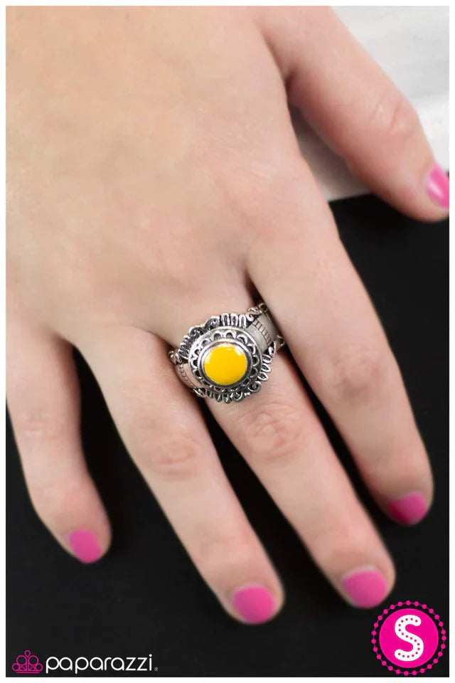 Paparazzi Ring ~ Carefree Canary - Yellow