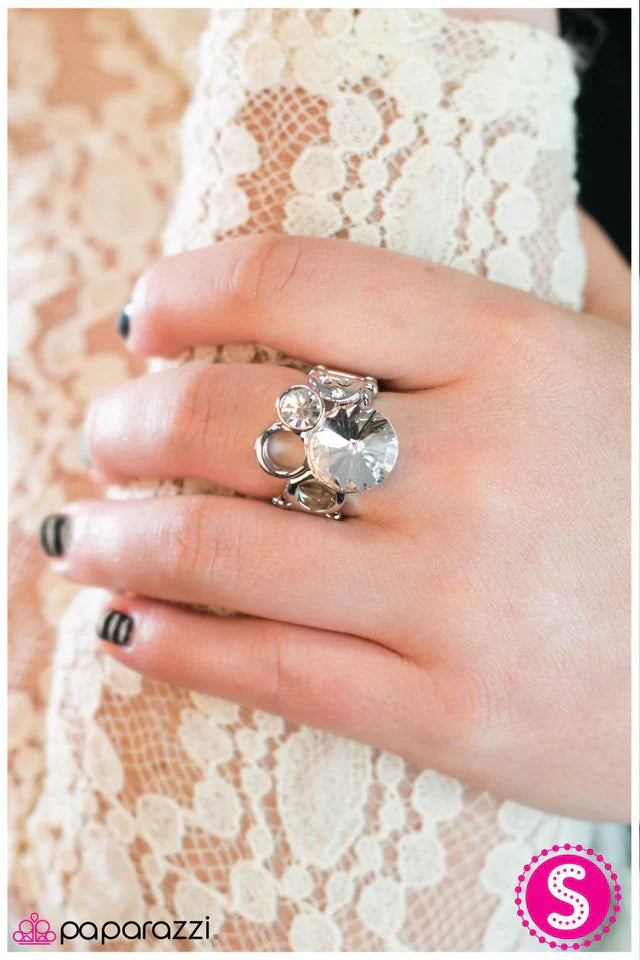 Paparazzi Ring ~ Show and Tell - White