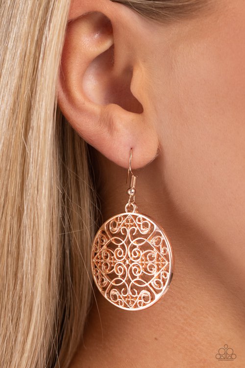 Dubai Décor - Gold - Paparazzi Earring Image