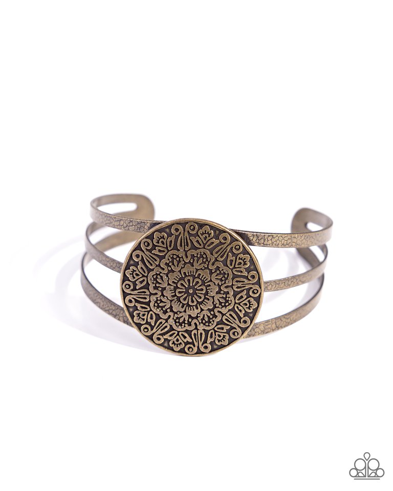 ​Head Over Hibiscus - Brass - Paparazzi Bracelet Image