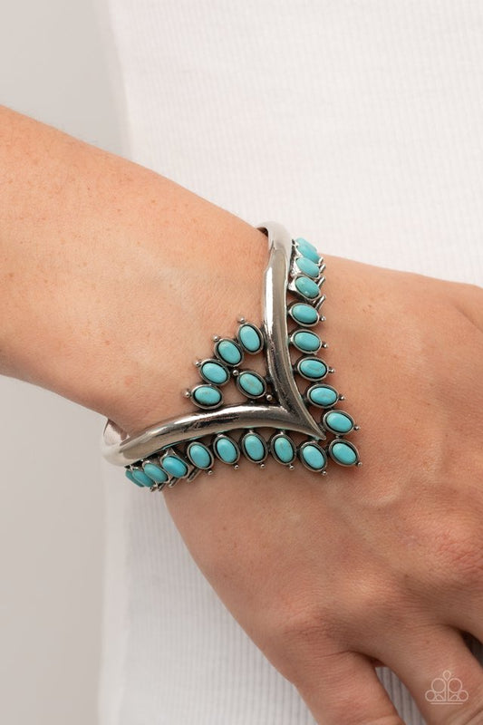Teton Tiara - Blue - Paparazzi Bracelet Image