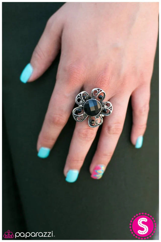 Paparazzi Ring ~ All That Glam - Black