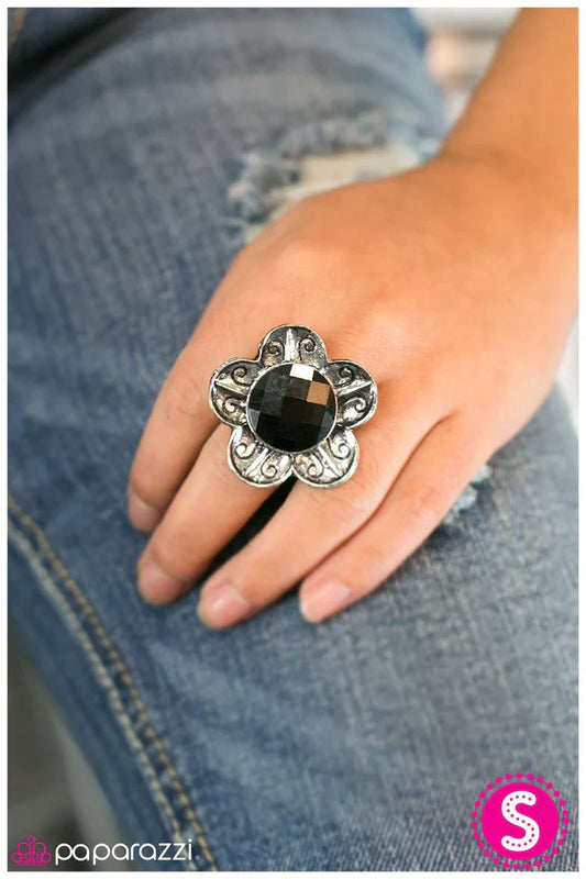 Paparazzi Ring ~ There She Goes Again - Black