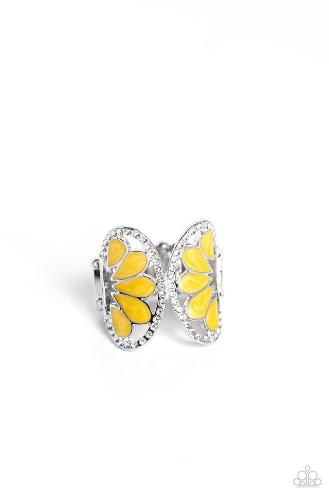 Concaved Catwalk - Yellow - Paparazzi Ring Image