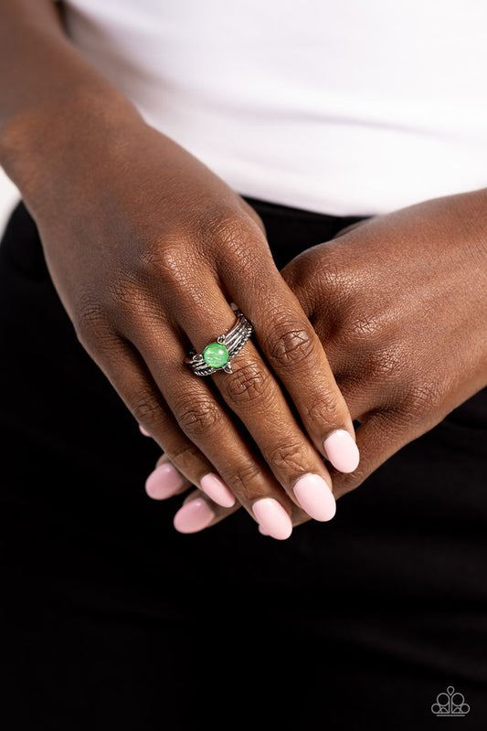 Sinuous Spotlight - Green - Paparazzi Ring Image