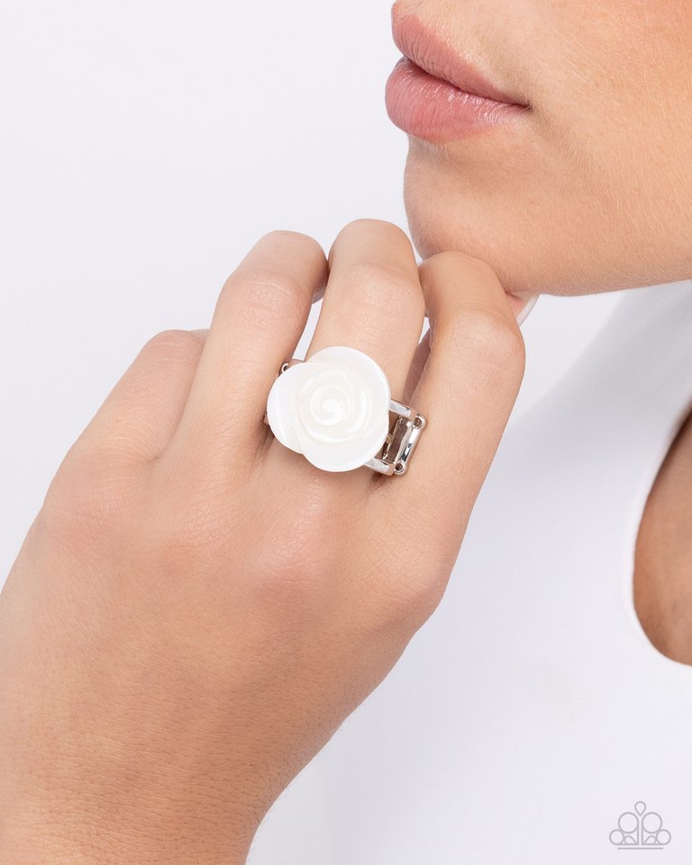 Top-SHELL Shine - White - Paparazzi Ring Image