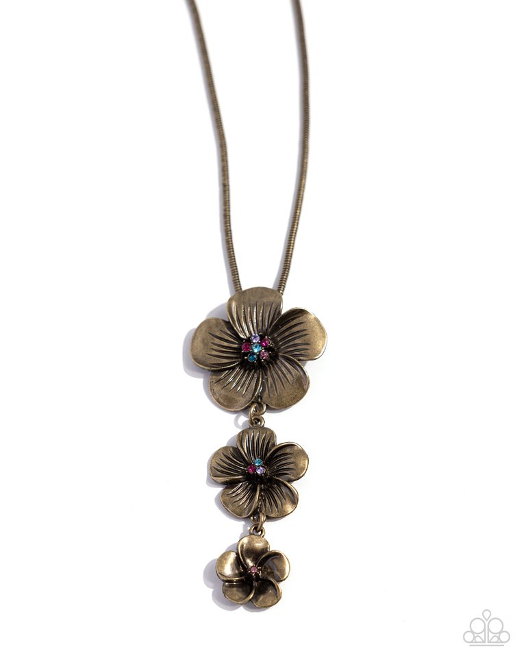 Wallflower Whimsy - Brass - Paparazzi Necklace Image