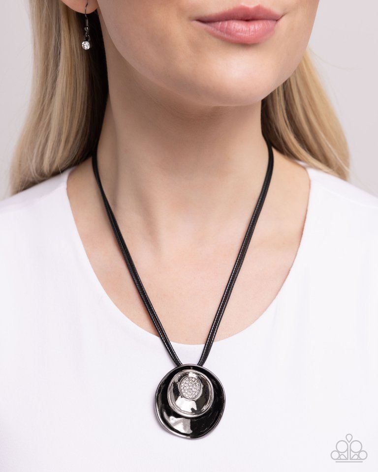 Duchess Disc - Black - Paparazzi Necklace Image