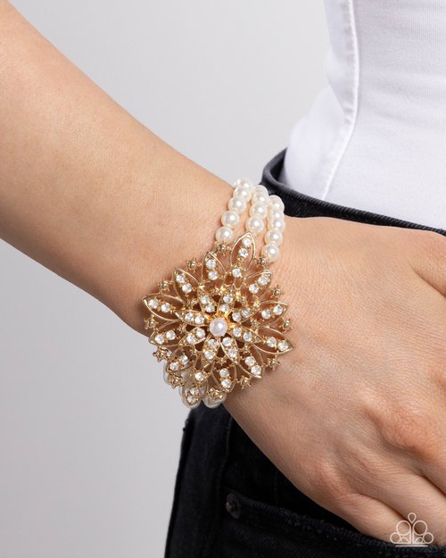 Flattering Floral - Paparazzi Bracelet Image