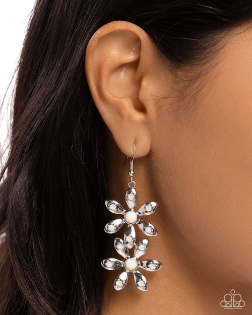 Fabulous Florals - Paparazzi Earring Image