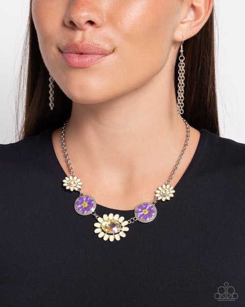 Floral Facade - Paparazzi Necklace Image