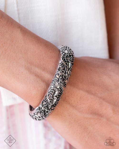 Enchanting Entrant - Paparazzi Bracelet Image