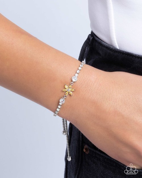 Dainty Delivery - Paparazzi Bracelet Image