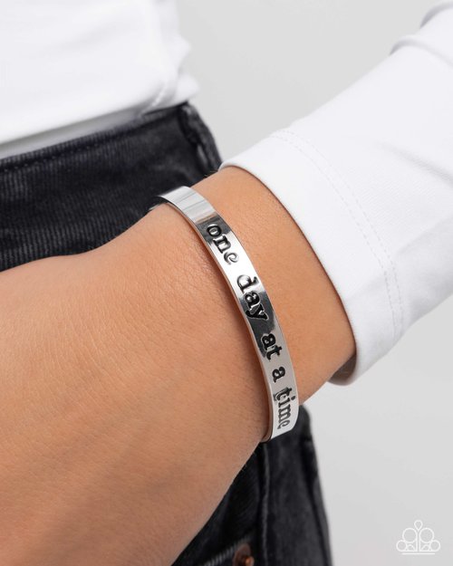 Day By Day Delight - Silver - Paparazzi Bracelet Image