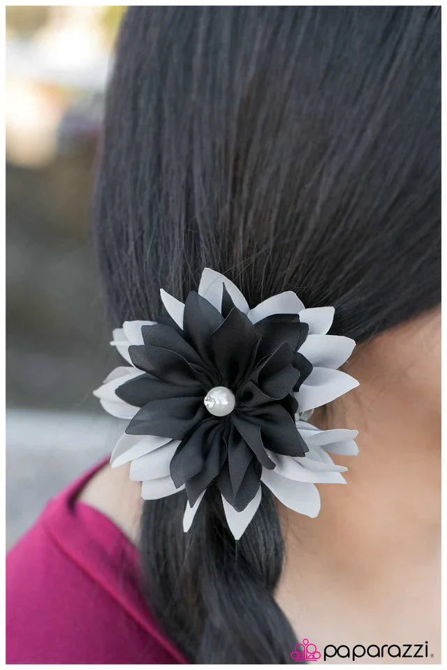 Paparazzi Hair Accessories ~ New Yorks Finest - Silver