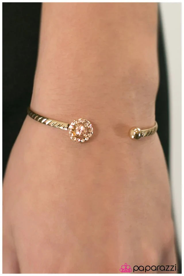 Paparazzi Bracelet ~ Its The Small Things - Gold