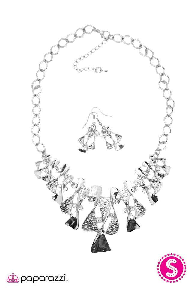 Paparazzi Blockbuster Necklace - The Sands of Time - Silver