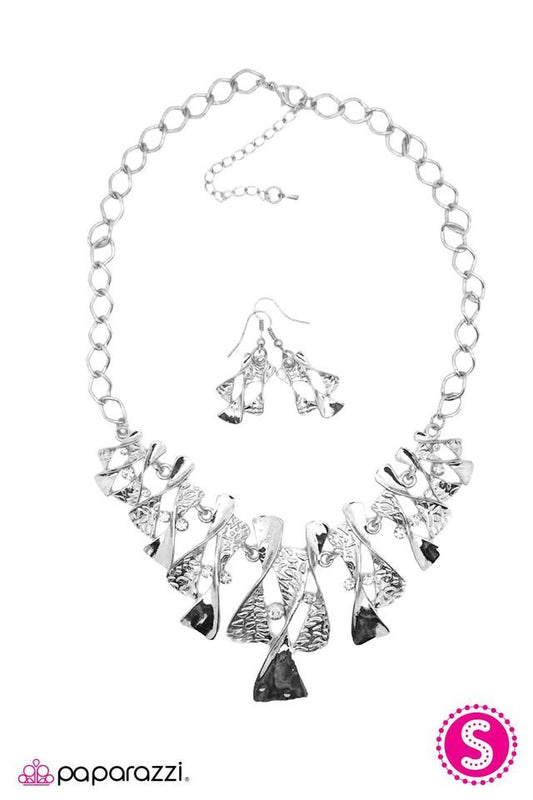 Paparazzi Blockbuster Necklace - The Sands of Time - Silver