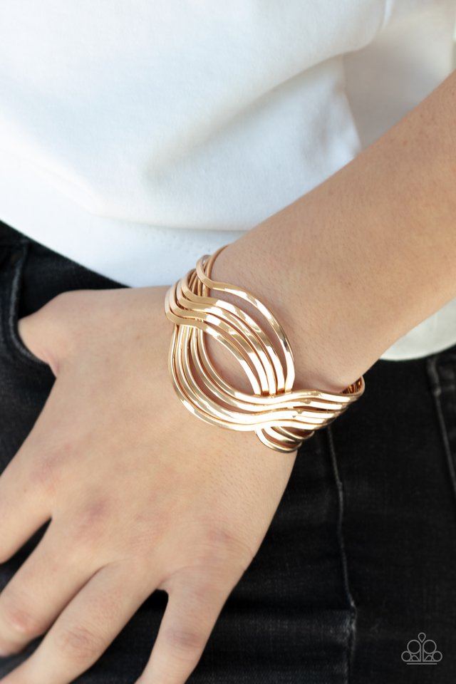 Curvaceous Curves - Gold - Paparazzi Bracelet Image