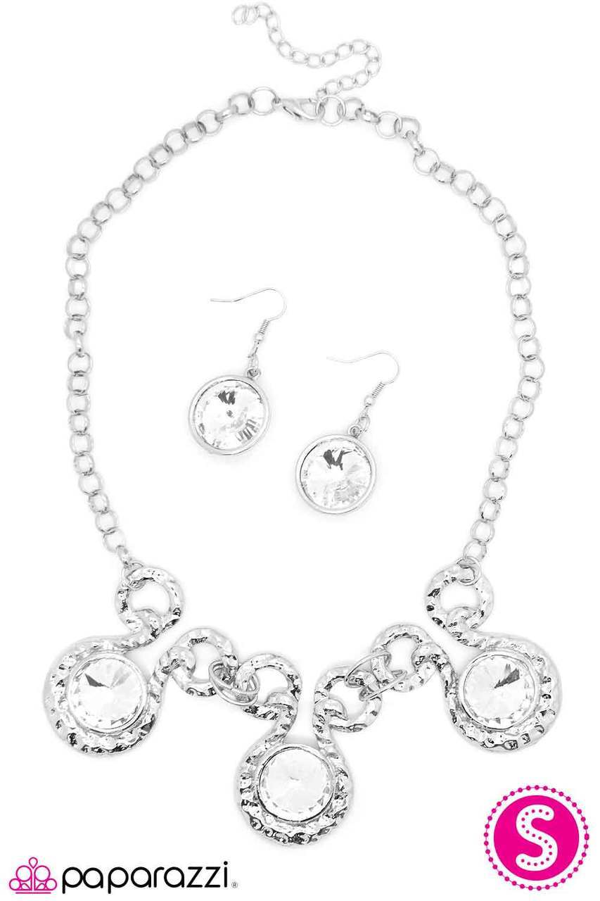 Paparazzi Blockbuster Necklace - Hypnotized - Silver White