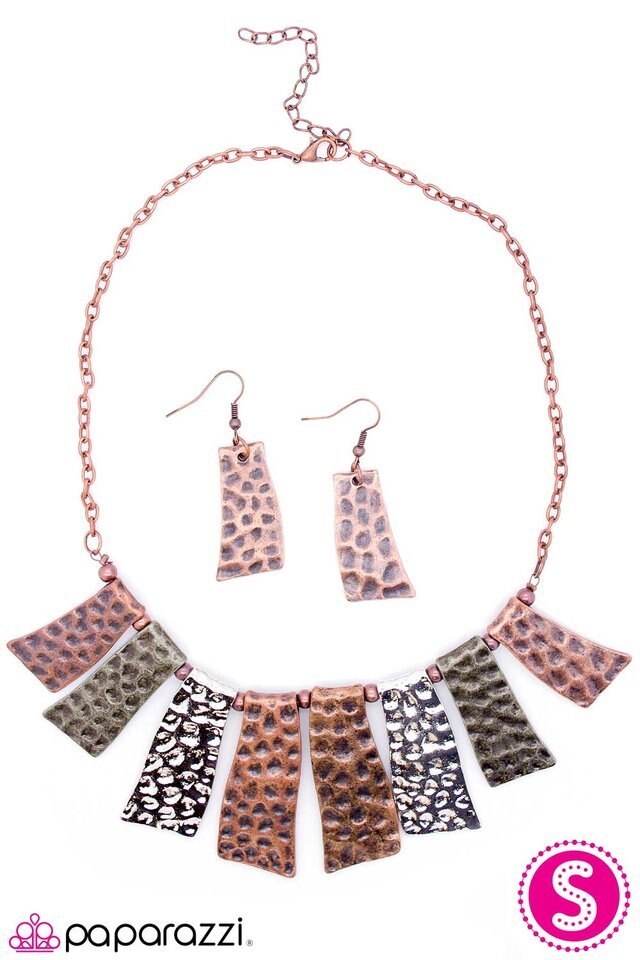 Paparazzi Blockbuster Necklace - A Fan of the Tribe - Copper